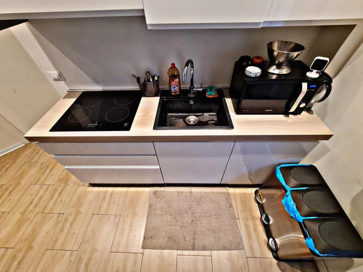Modern Apartment Cozy Style โรม ภายนอก รูปภาพ